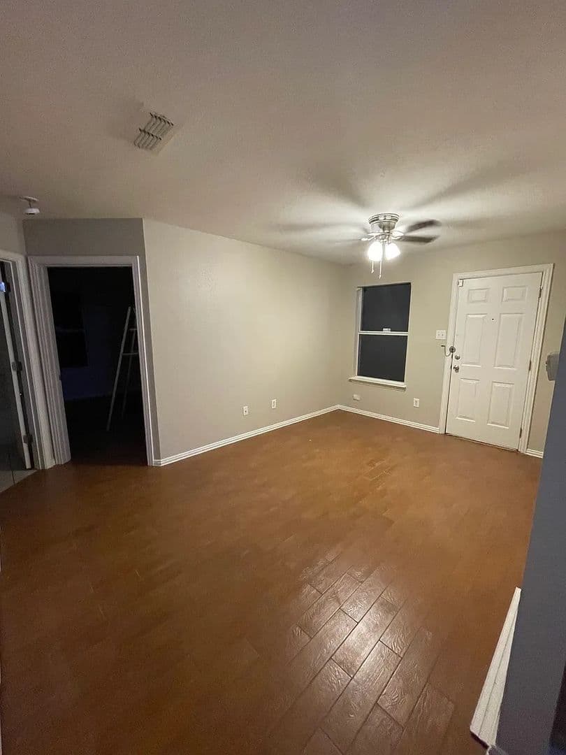 Fort Worth House: 8107 Arbor Ave