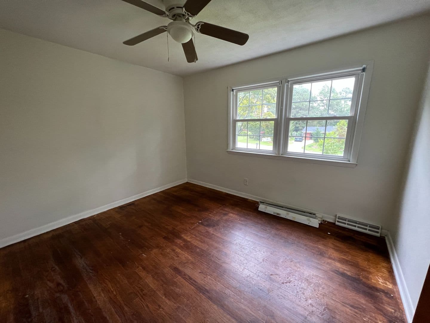 Raleigh House: 1809 Pinedale Dr