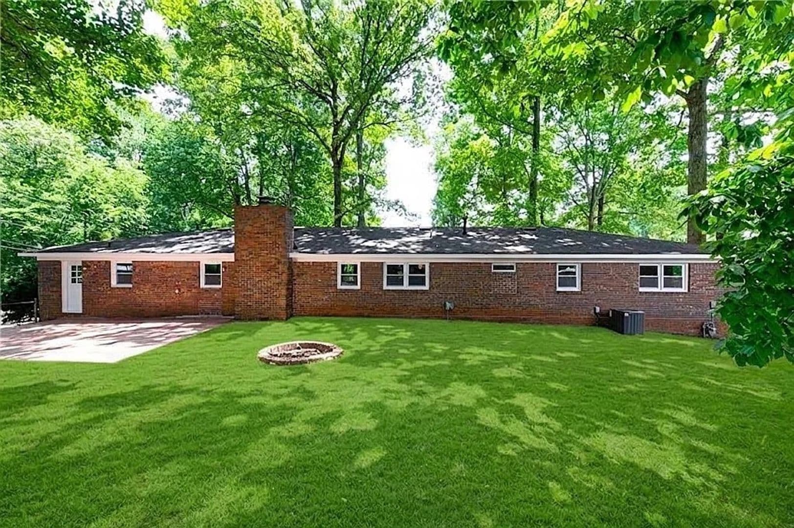 Kennesaw House: 3979 Potomac Dr NW