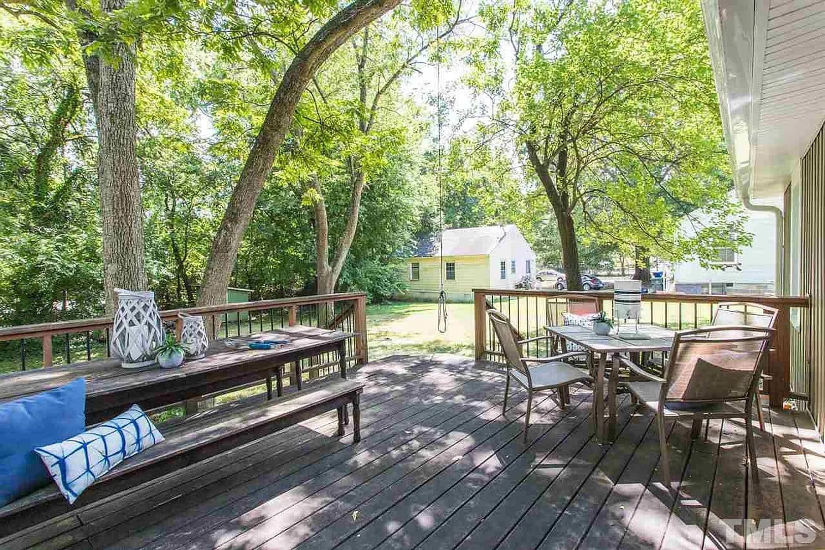 Raleigh House: 2923 Okelly St