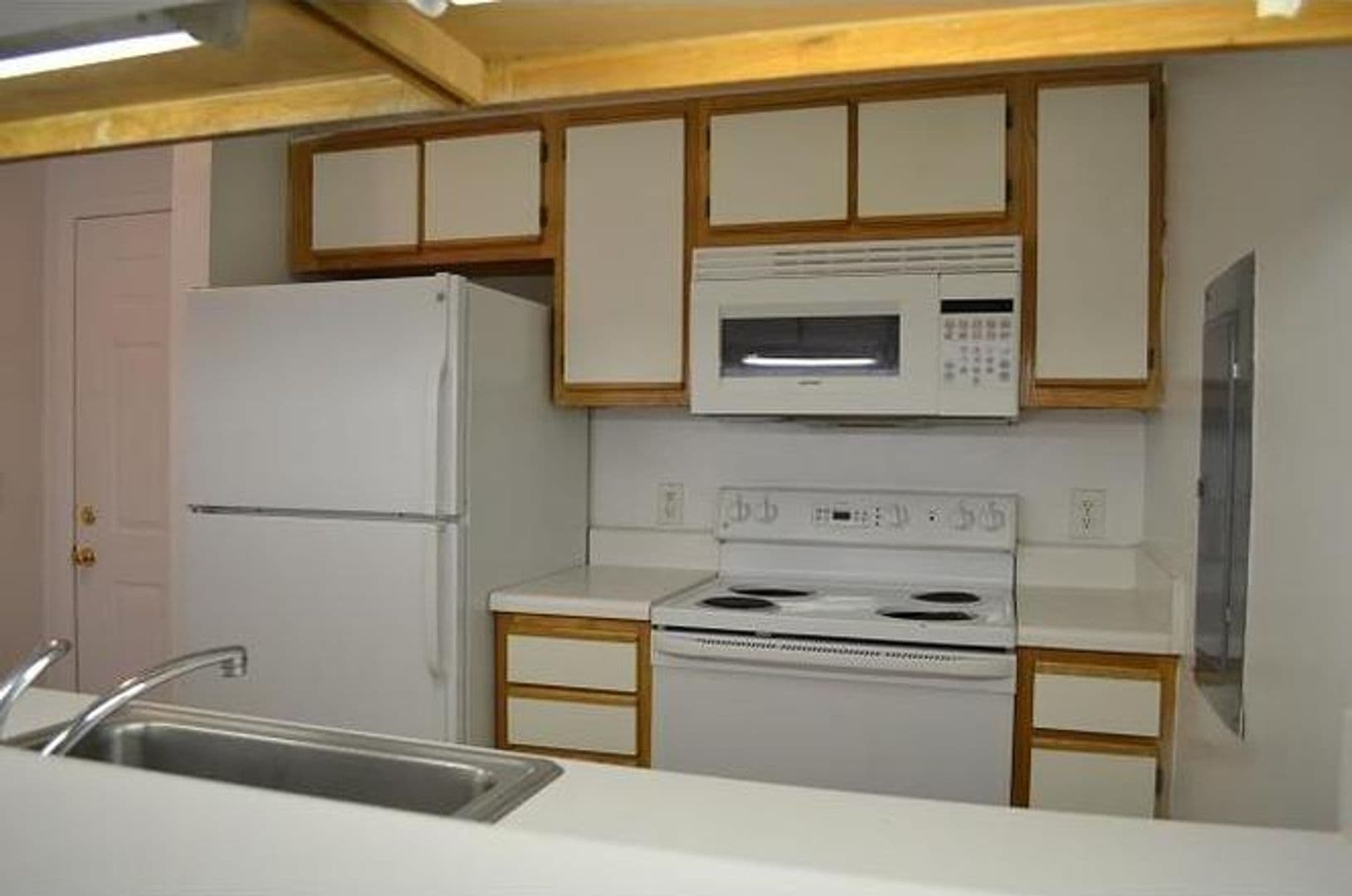 Raleigh House: 1431 Collegiate Cir
