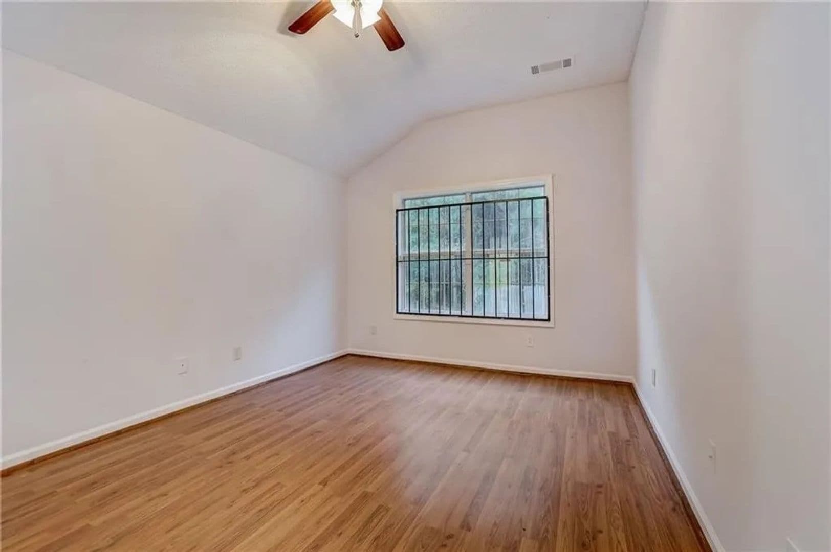 Union City House: 3865 Cypress Pointe Dr