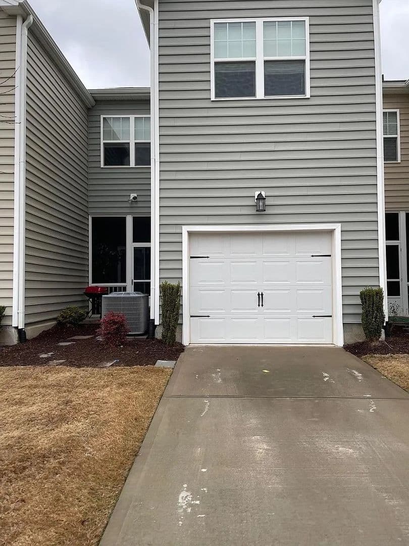 Durham House: 1330 Farm Pond Trail