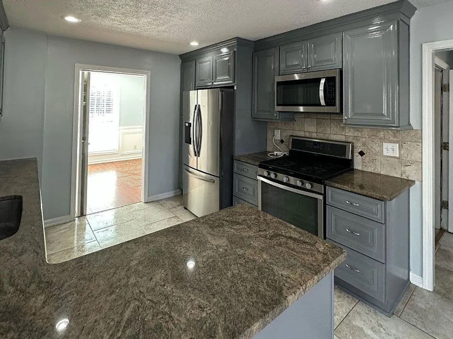 Grayson House: 1261 Lakeview Rd