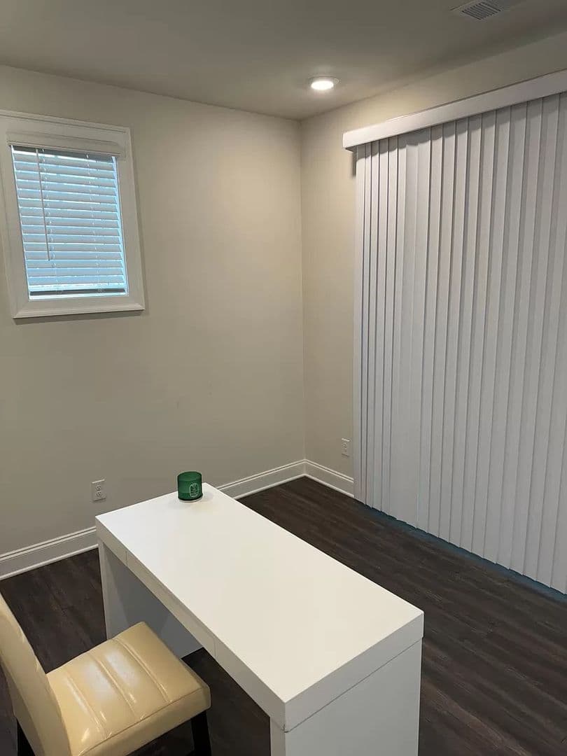Atlanta House: 1825 La Dawn Ln NW