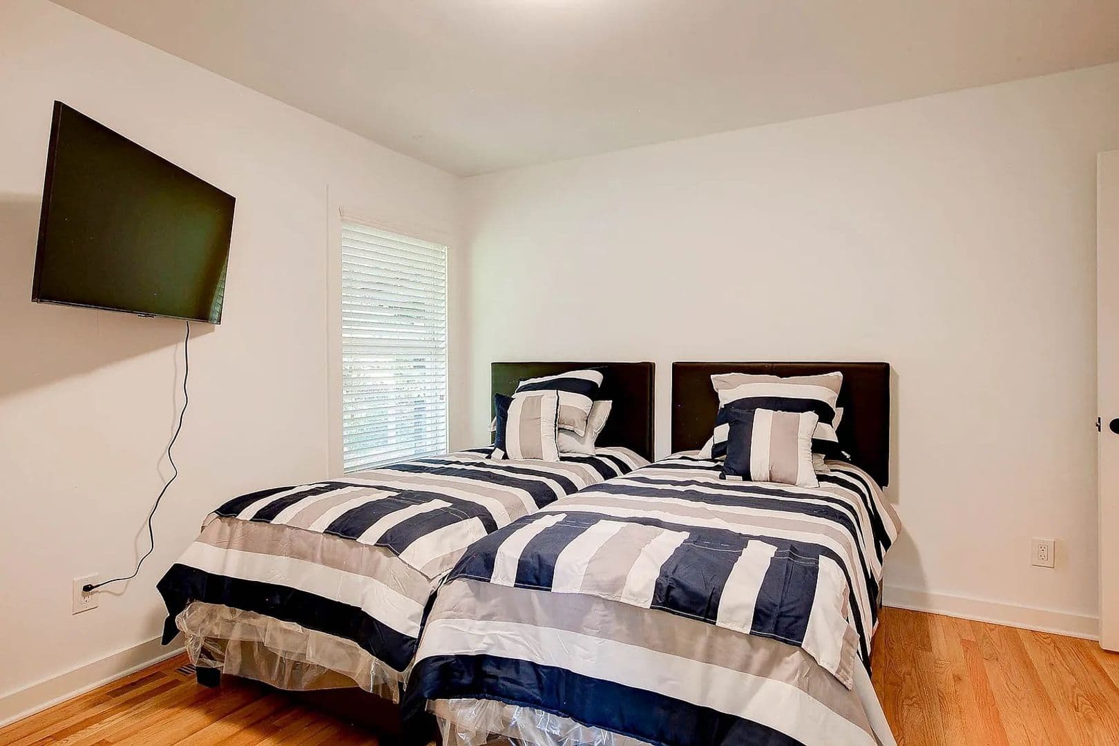 Smyrna House: 1573 Cooper Lake Rd SE