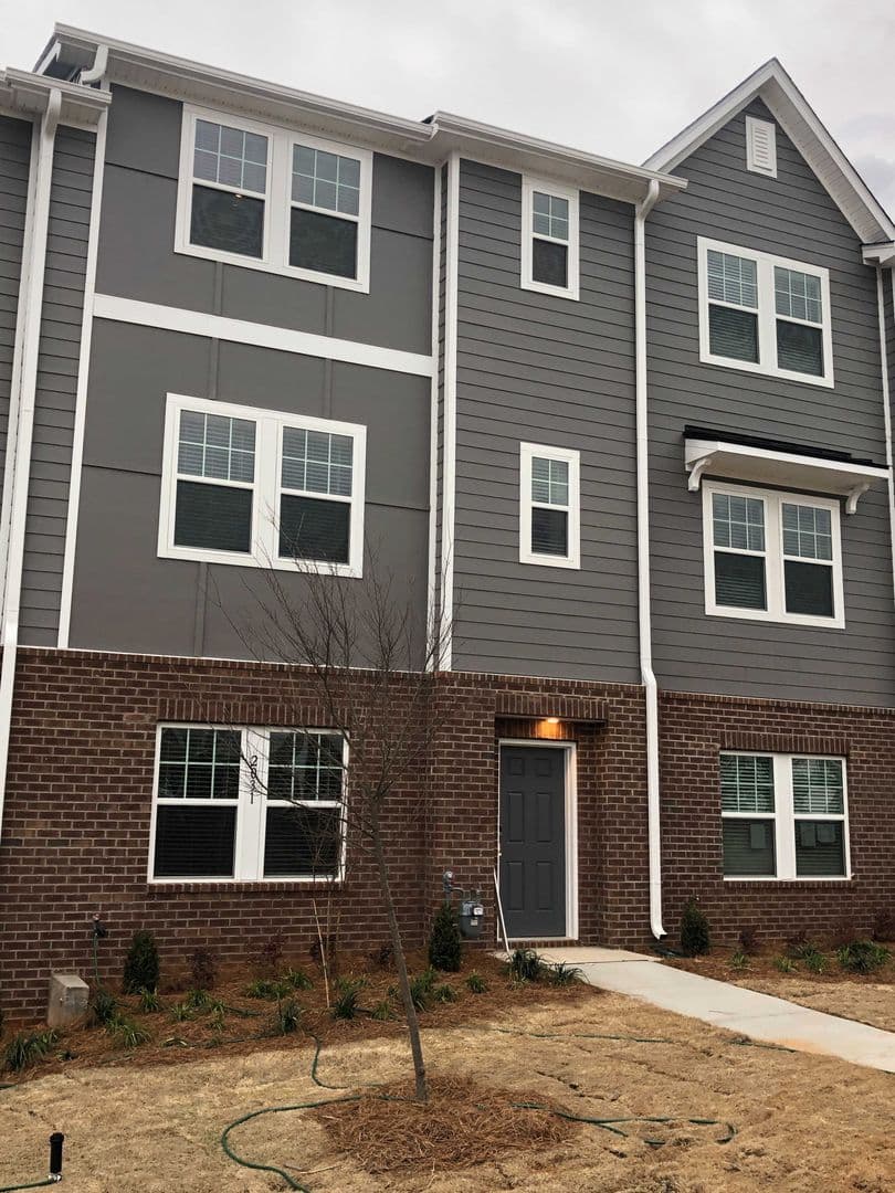 Charlotte House: 2031 Tears Ln