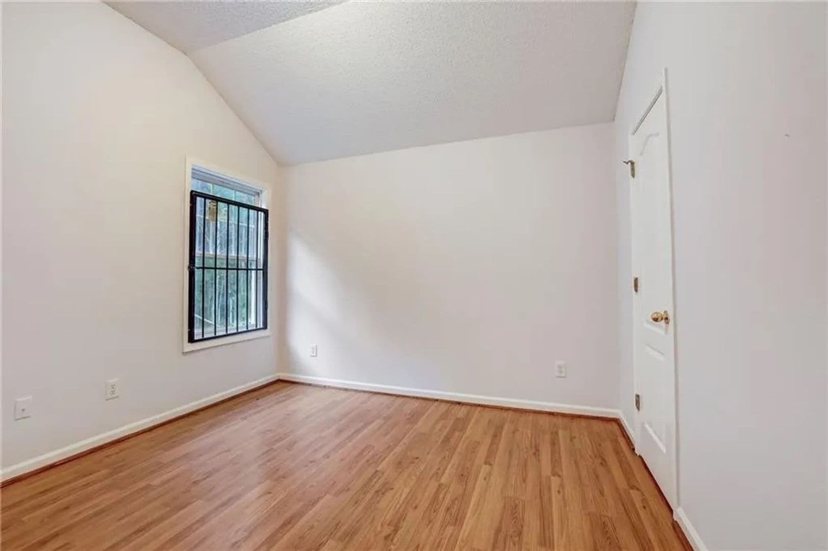 Union City House: 3865 Cypress Pointe Dr