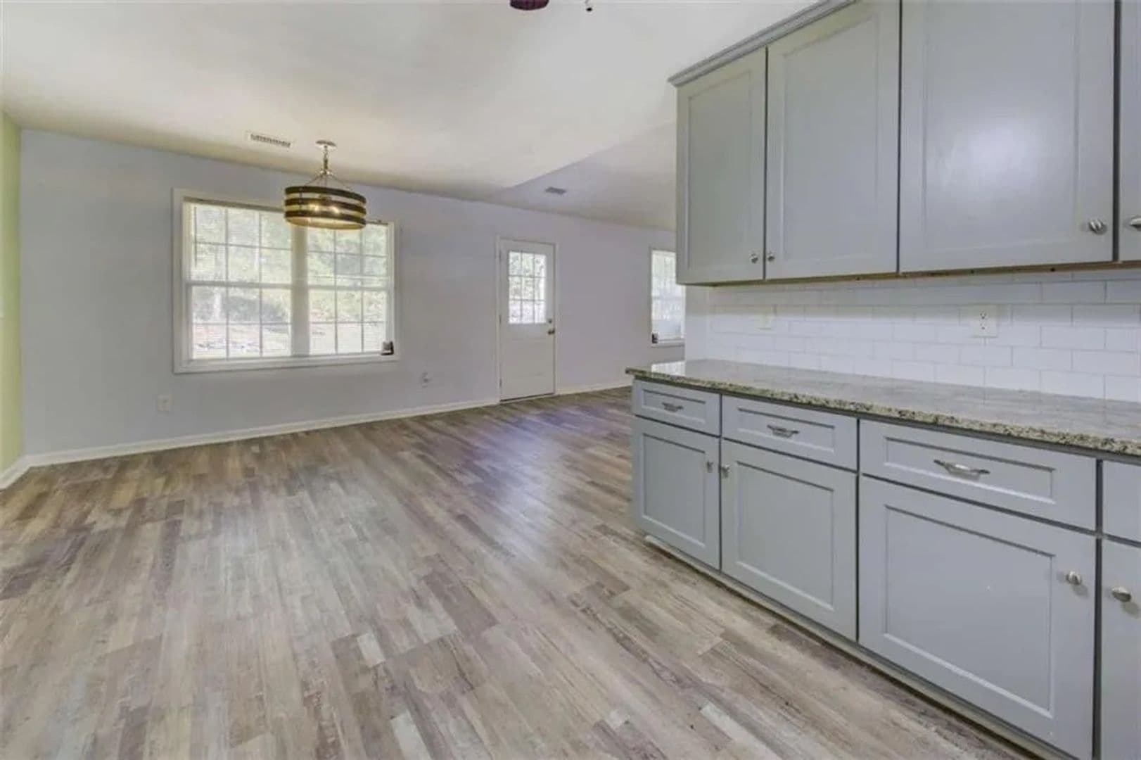 Covington House: 915 Navajo Trl