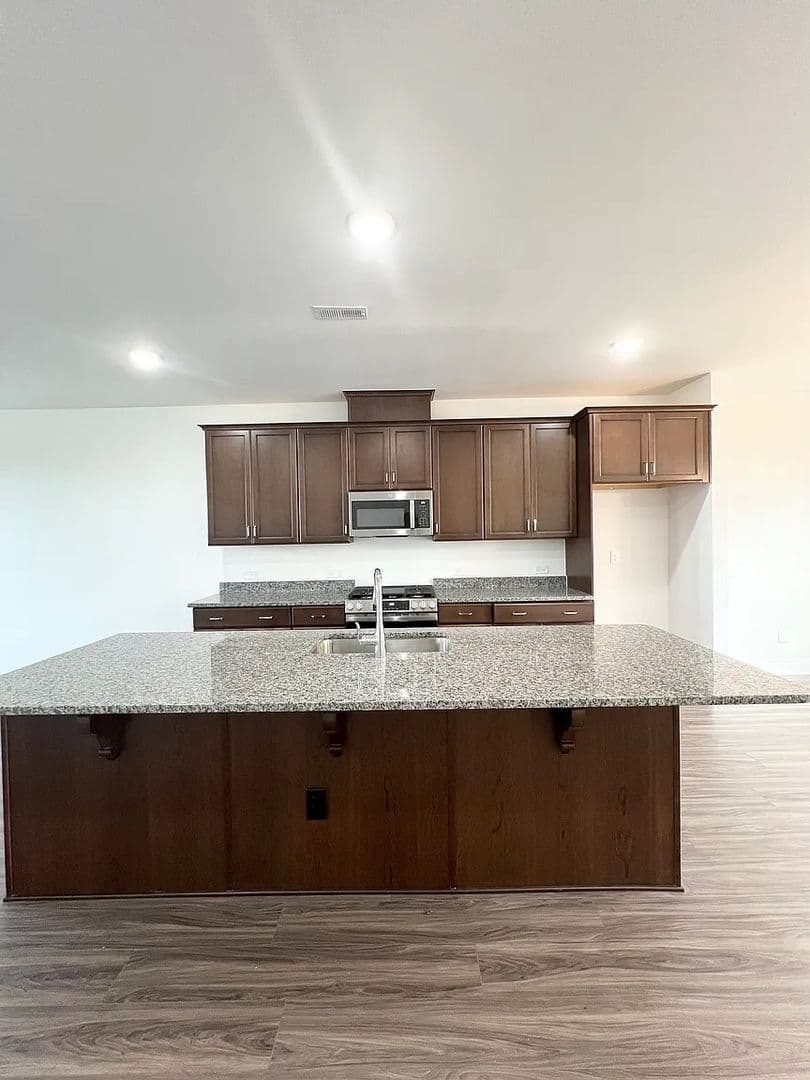 Concord House: 9214 Walnut Hill Rd NW