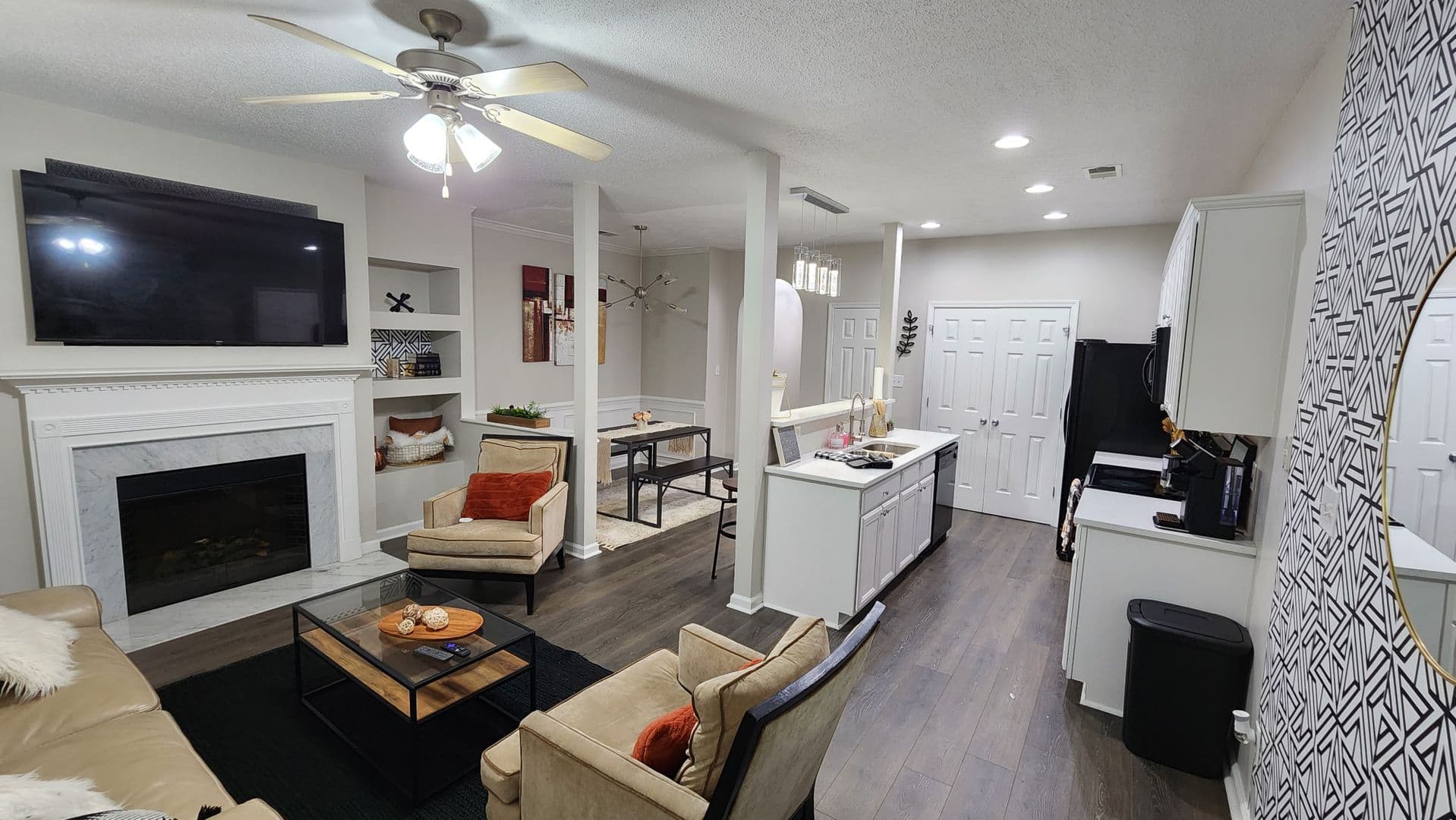 College Park House: 4850 W Park Cir