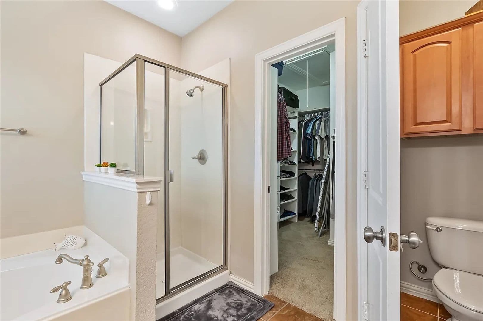 Irving House: 1347 Chase Ln