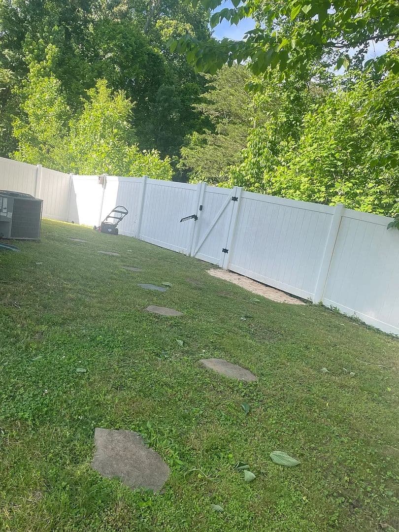 Winston-Salem House: 4129 Meredith Woods Ln