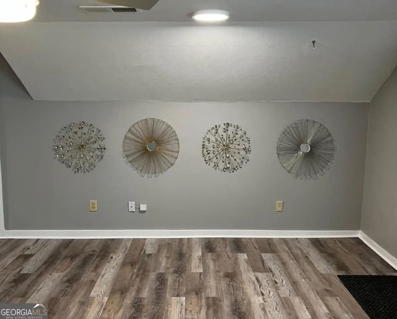 Douglasville House: 6787 W Strickland St