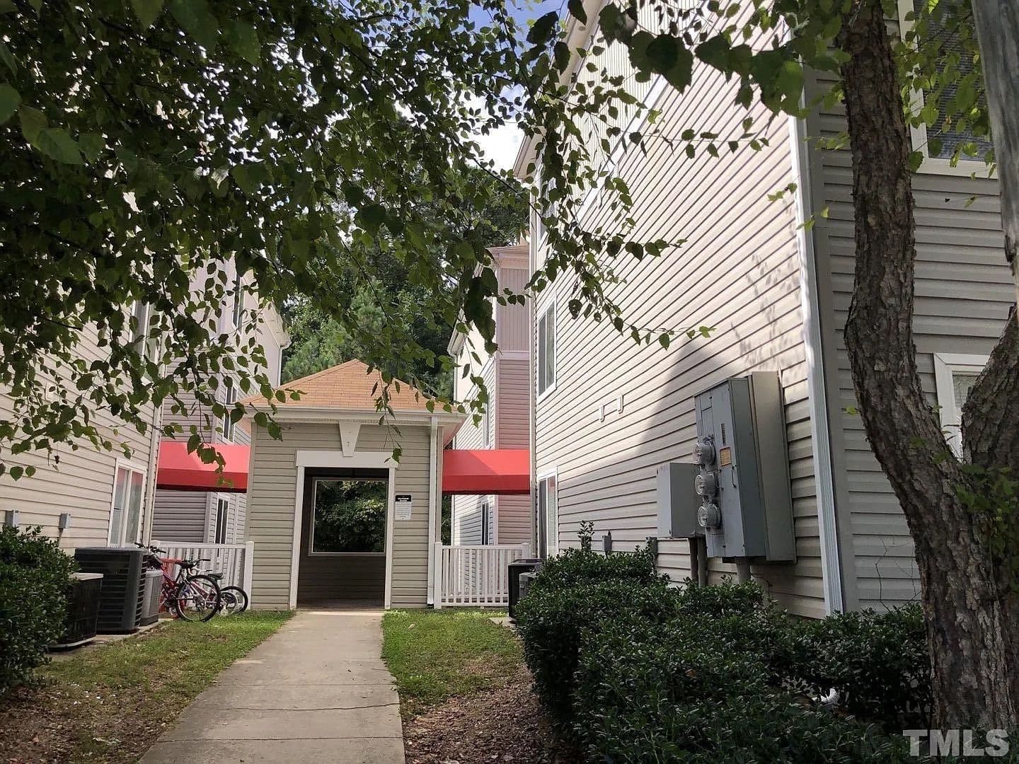 Raleigh House: 1331 Crab Orchard Dr