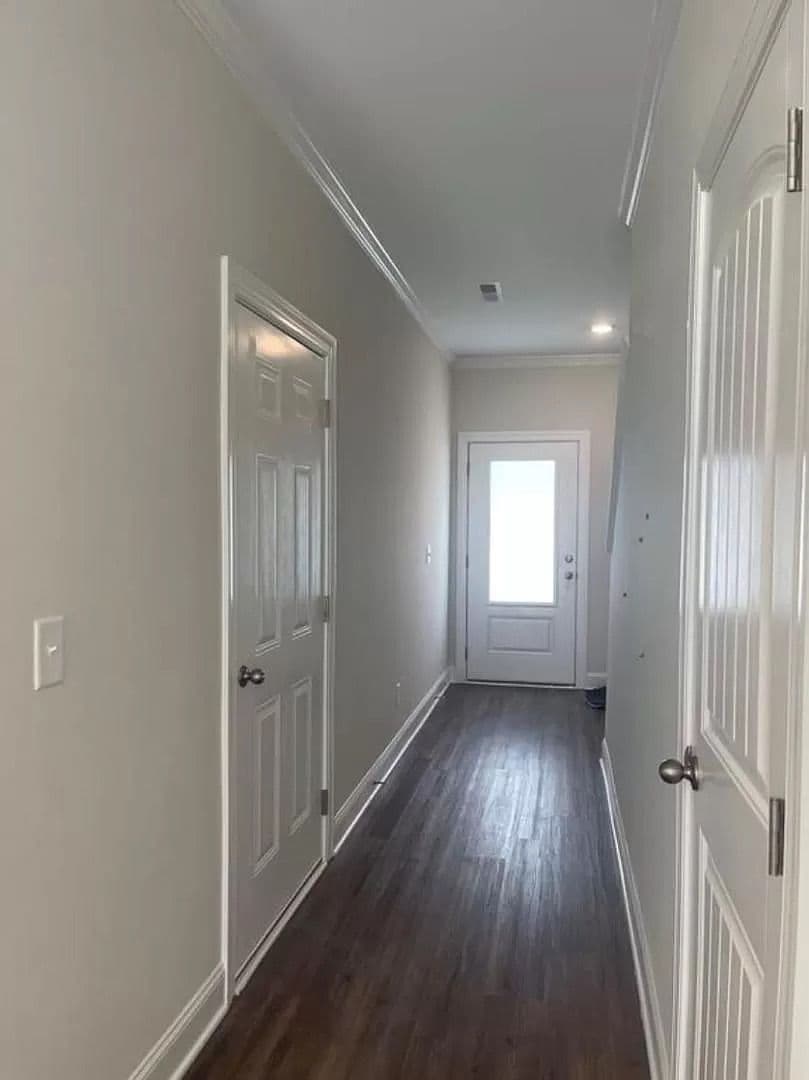 Raleigh House: 6906 Thalweg Dr