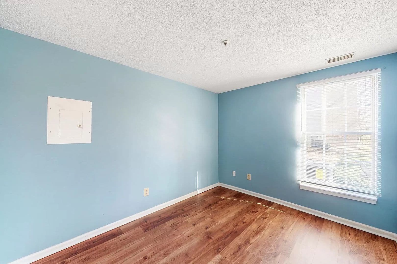 Charlotte House: 1610 #B Arlyn Cir