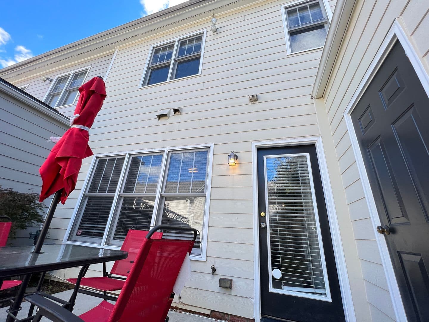 Chapel Hill House: 50303 Governors Dr