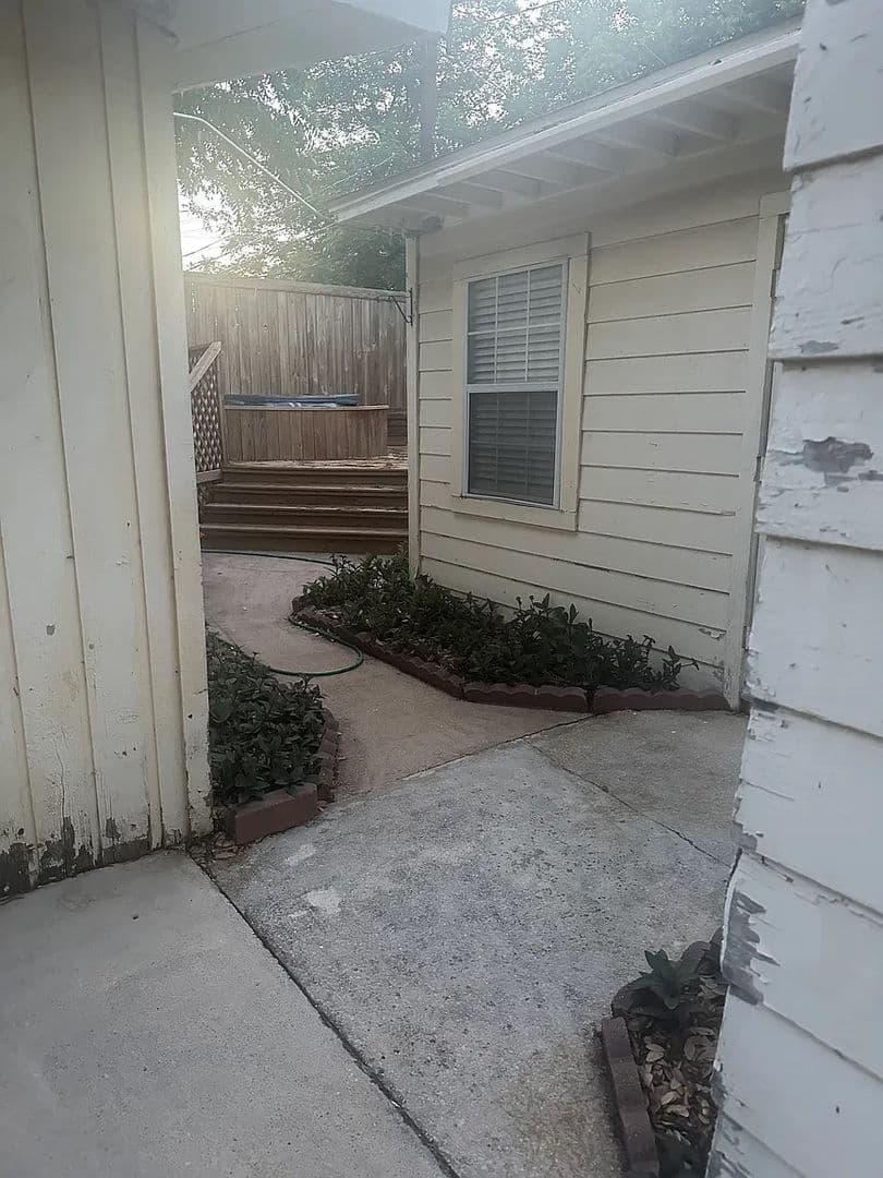 San Antonio House: 1203 Arroya Vista Dr