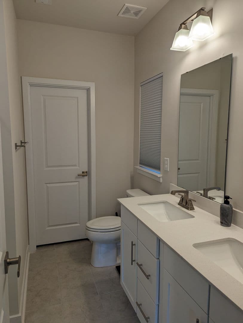 Charlotte House: 1114 Gleason Wy