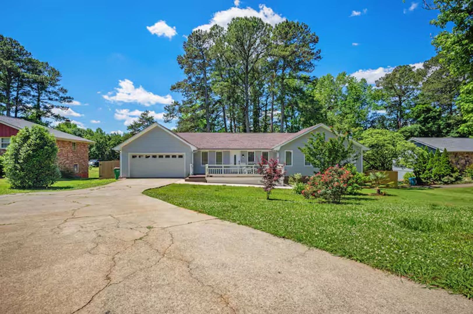 Lilburn House: 493 Greg Dr SW