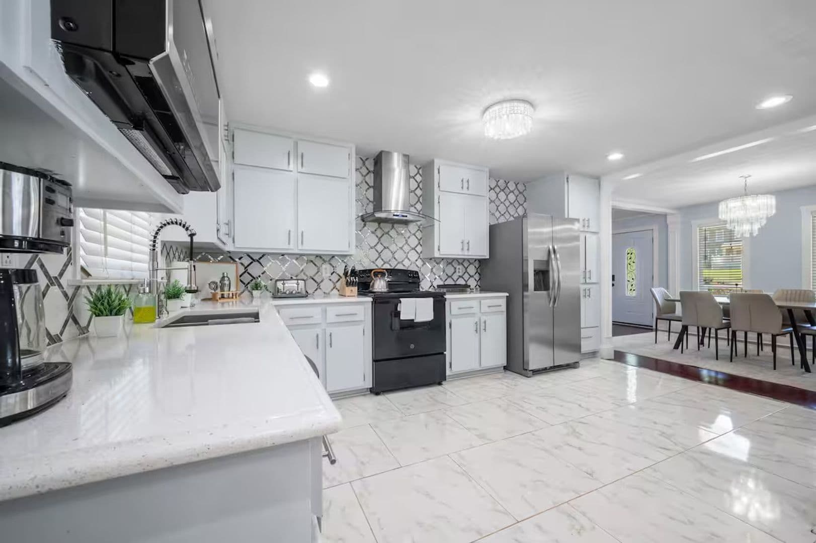 Lilburn House: 493 Greg Dr SW