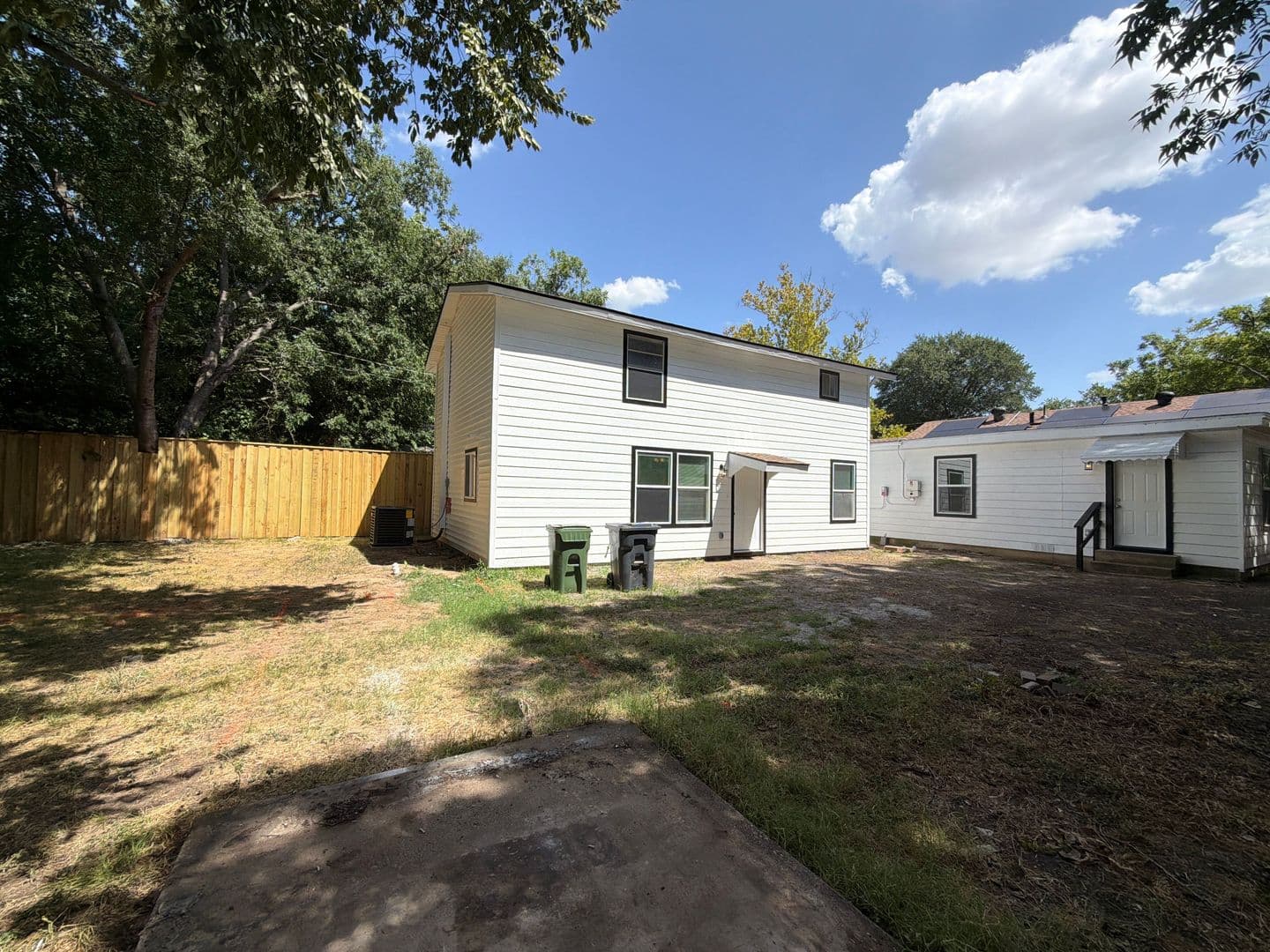 Arlington House: 911 Houston St