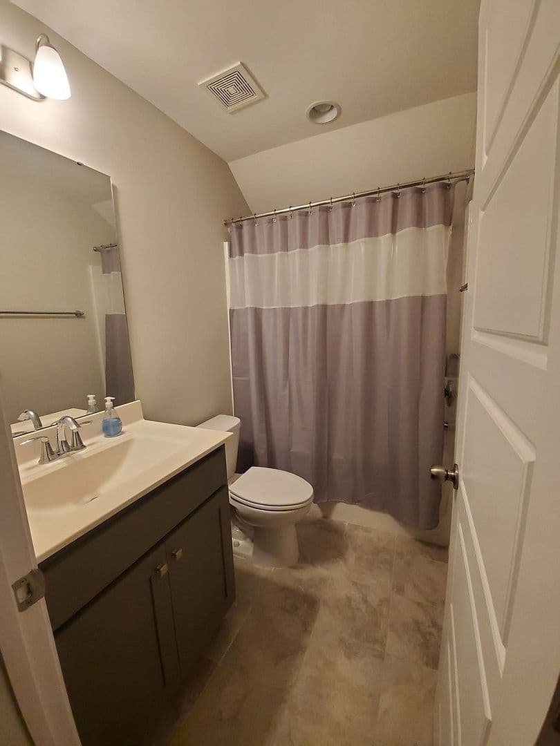 Durham House: 1013 Metropolitan Dr