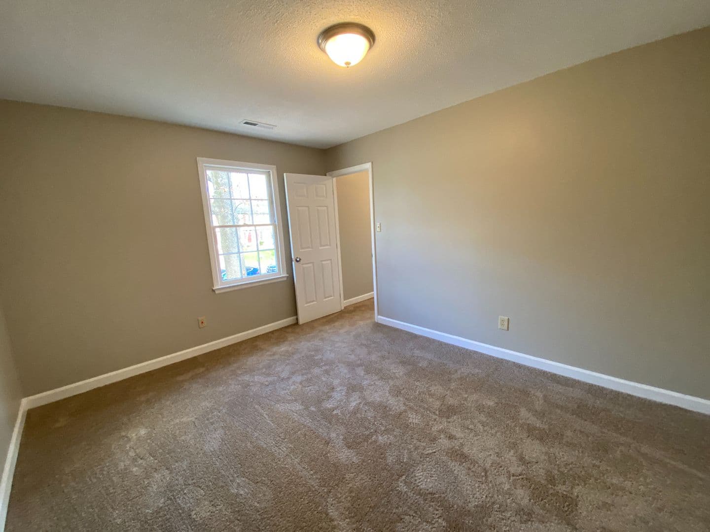 Raleigh House: 216 Woods Ream Dr