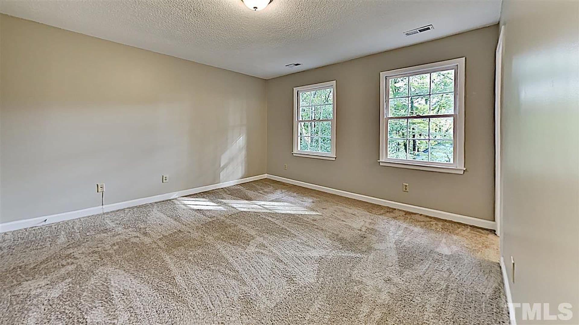 Raleigh House: 216 Woods Ream Dr