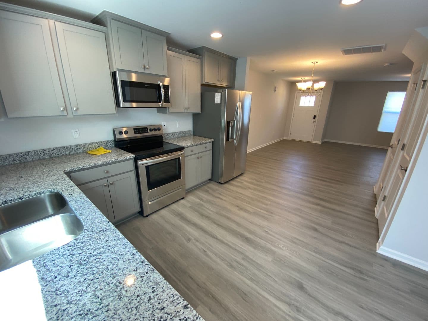 Raleigh House: 323 Switch St