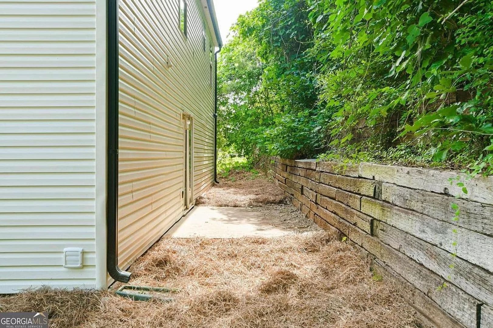Decatur House: 3840 Brown Dr