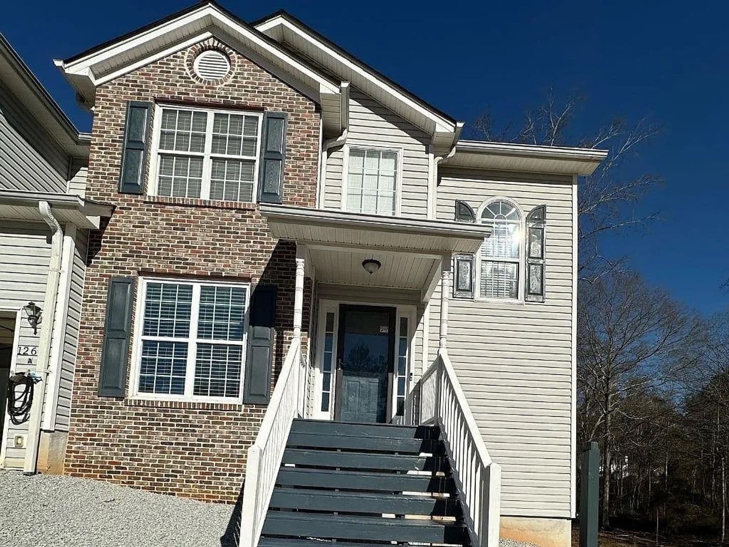 Grayson House: 1261 Lakeview Rd
