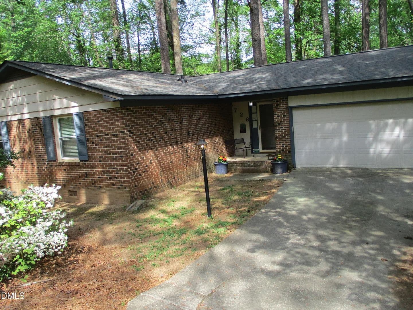 Raleigh House: 729 Ravel St