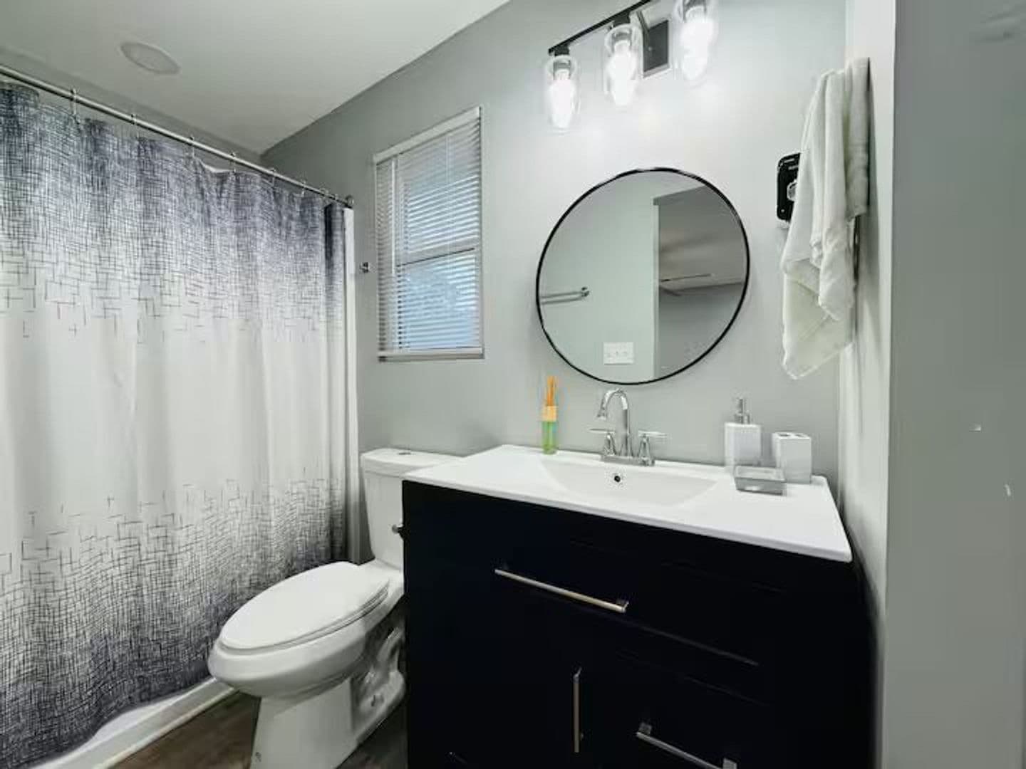Riverdale House: 500 Denham St