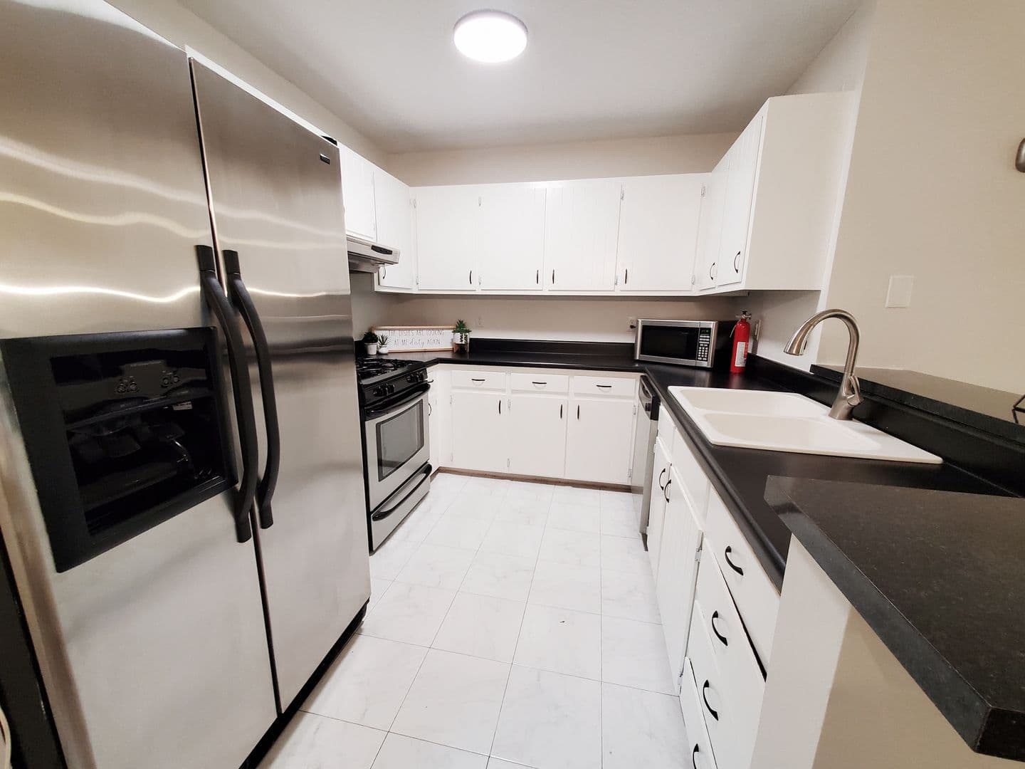Raleigh House: 2824 Henslowe Dr