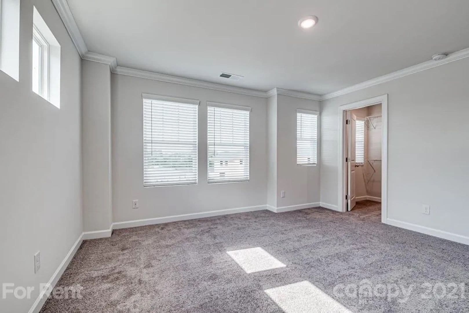 Charlotte House: 2022 Tears Ln