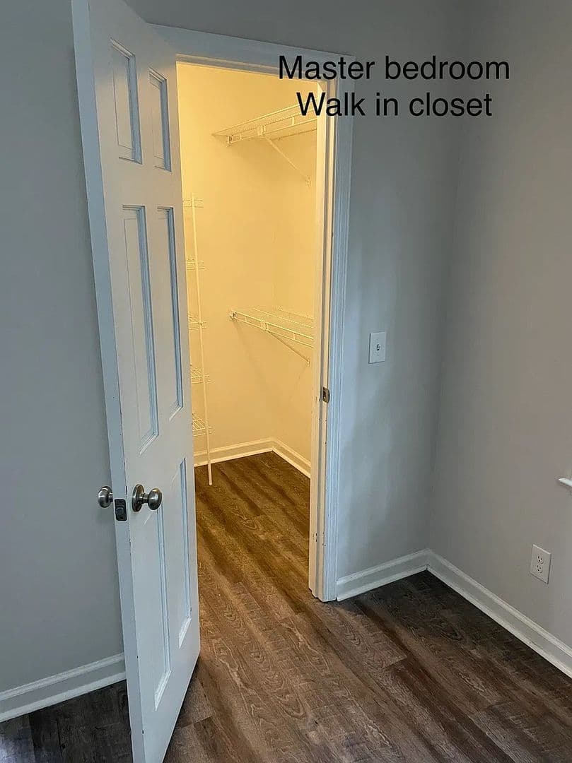Kennesaw House: 3250 Stoney Acres Dr NW