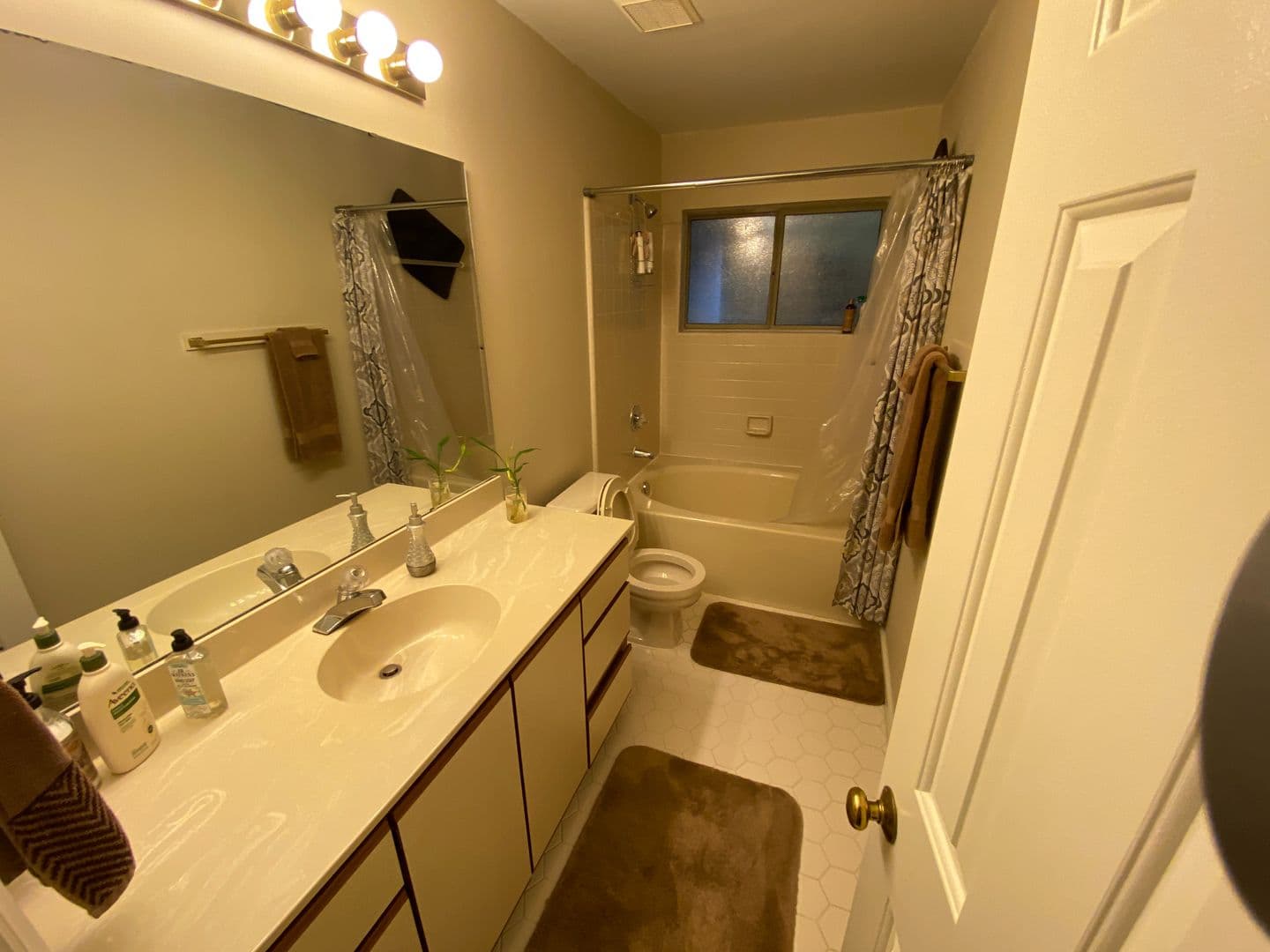 Raleigh House: 6111 Sunpointe Dr
