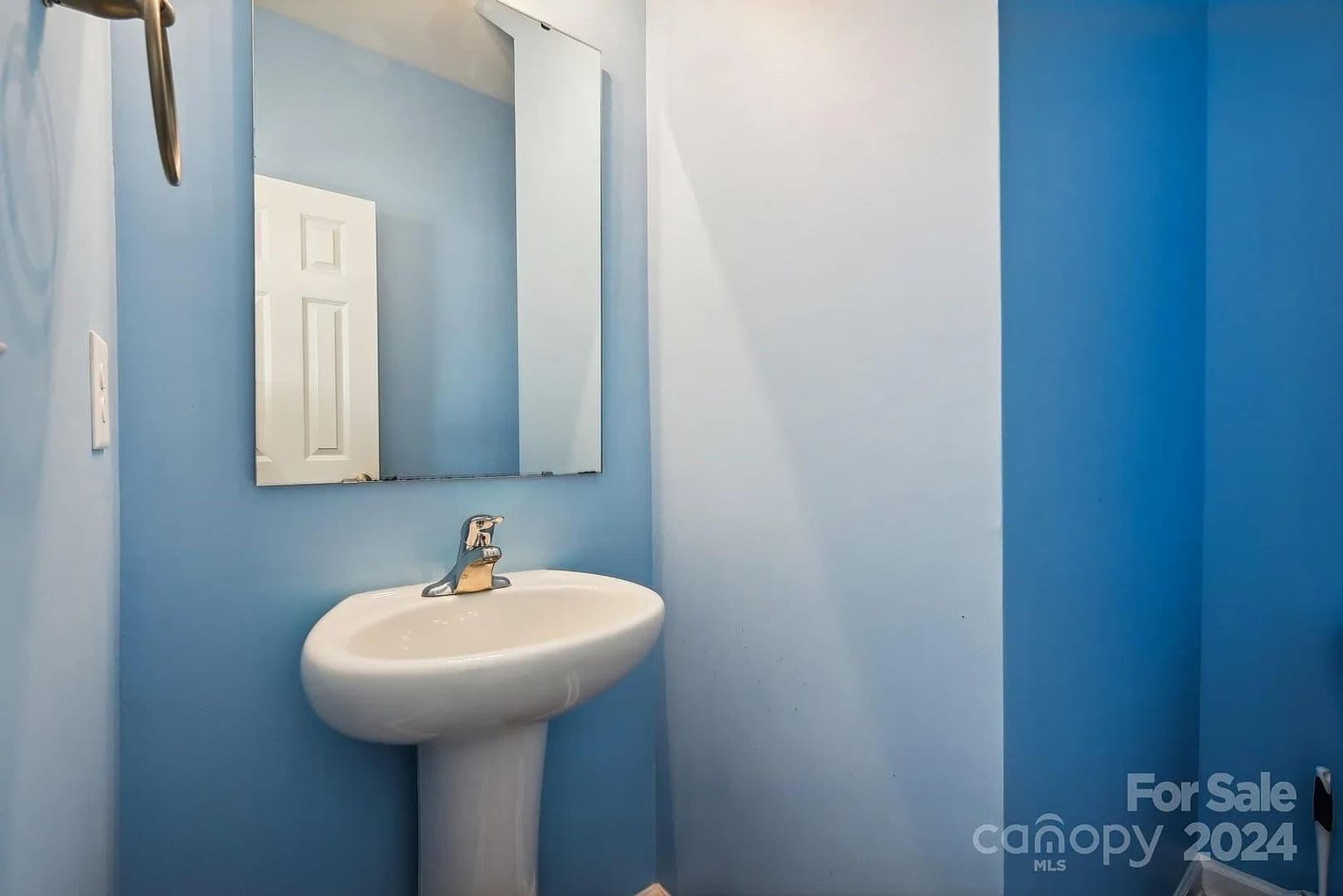 Charlotte House: 7608 Denbur Dr