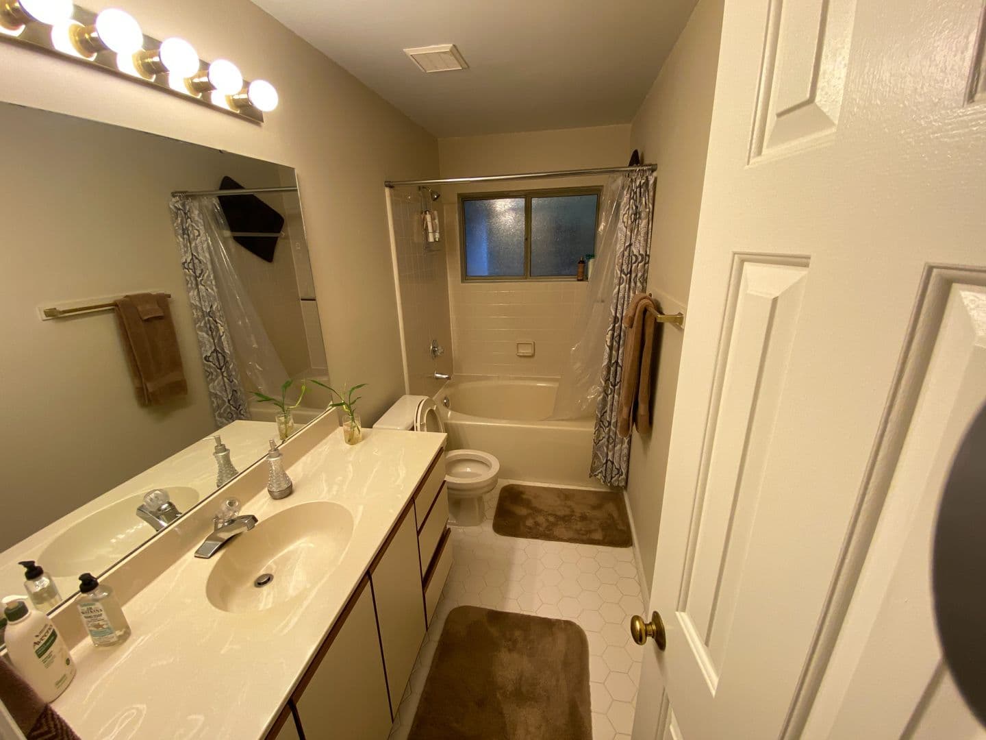 Raleigh House: 6111 Sunpointe Dr