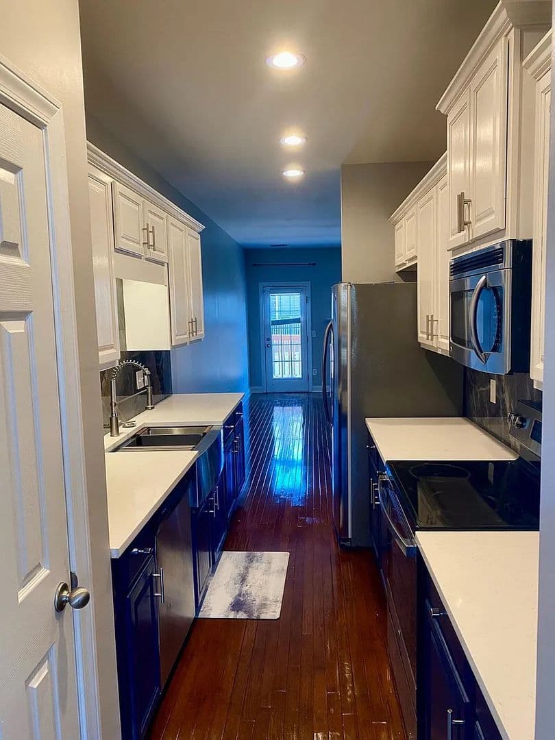 East Point House: 9050 Bayrose Cir