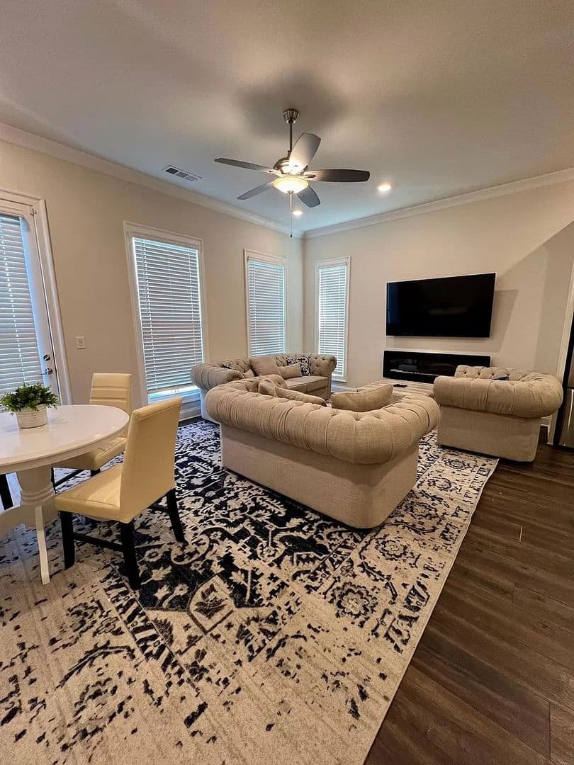 Atlanta House: 1825 La Dawn Ln NW