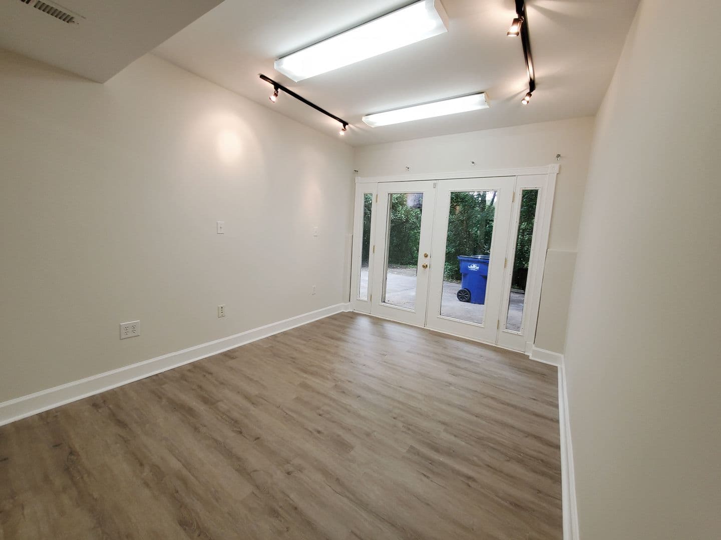 Raleigh House: 2824 Henslowe Dr