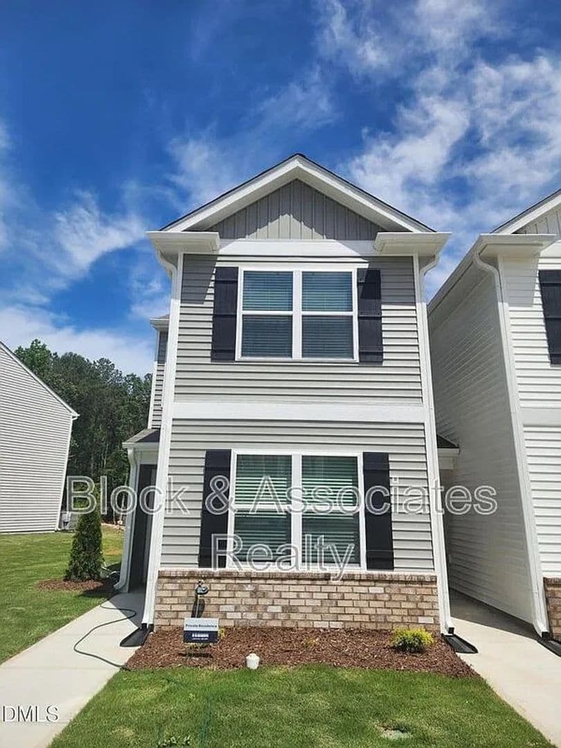 Raleigh House: 8640 Brixton Shay Dr