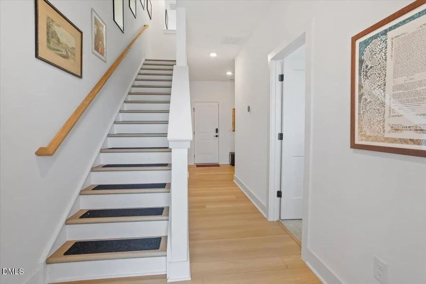 Knightdale House: 522 Billingshurst Wy