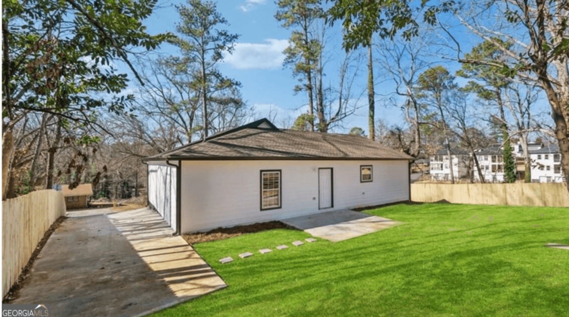 College Park House: 3482 Atlanta St