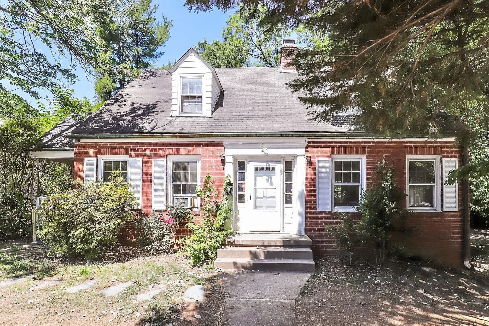 Greensboro House: 412 S Josephine Boyd St