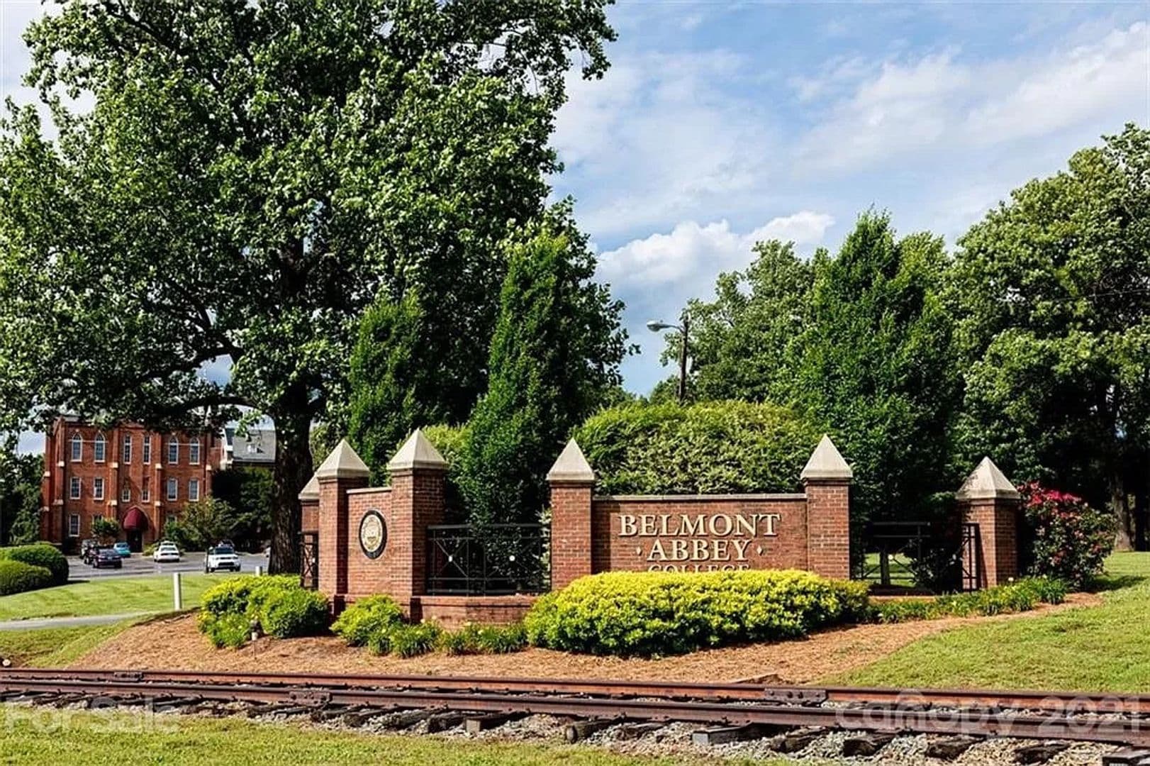 Belmont House: 1029 Beatty Woods Dr