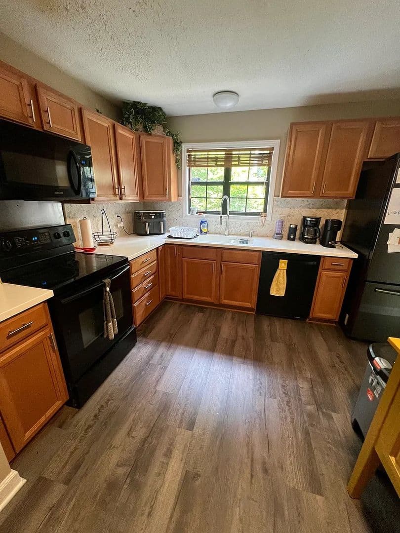 Durham House: 2 Willow Bridge Dr